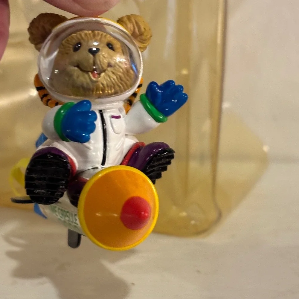 Carlton Cards Heirloom Ornament 2000 Astronaut Bear Rocket Time Capsule CXOR-304